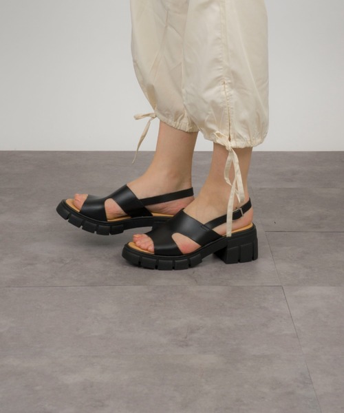 Rivel（リヴェル）の「【VINILO/ヴィニーロ】レザー厚底サンダル ミュールサンダル（サンダル・レディース・ブラック/ホワイト・37/38/36）」の8枚目の写真