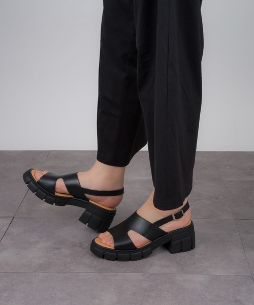 Rivel（リヴェル）の「【VINILO/ヴィニーロ】レザー厚底サンダル ミュールサンダル（サンダル・レディース・ブラック/ホワイト・37/38/36）」の13枚目の写真