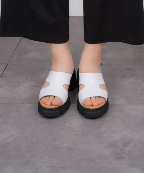 Rivel（リヴェル）の「【VINILO/ヴィニーロ】レザー厚底サンダル ミュールサンダル（サンダル・レディース・ブラック/ホワイト・37/38/36）」の19枚目の写真