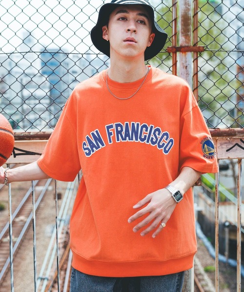 NBA(エヌビーエー)の「【NBA】別注/ロゴプリントオーバーサイズTシャツ(Tシャツ/カットソー・メンズ・グレー/レッド/ホワイト/ブラック/オレンジ/パープル・LARGE/MEDIUM)」の6枚目の写真