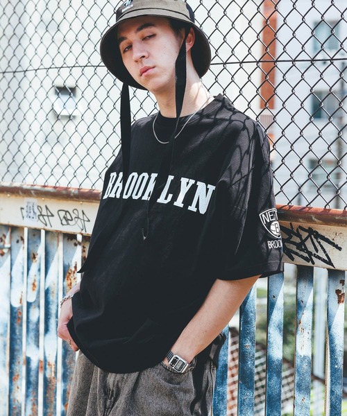 NBA(エヌビーエー)の「【NBA】別注/ロゴプリントオーバーサイズTシャツ(Tシャツ/カットソー・メンズ・グレー/レッド/ホワイト/ブラック/オレンジ/パープル・LARGE/MEDIUM)」の14枚目の写真