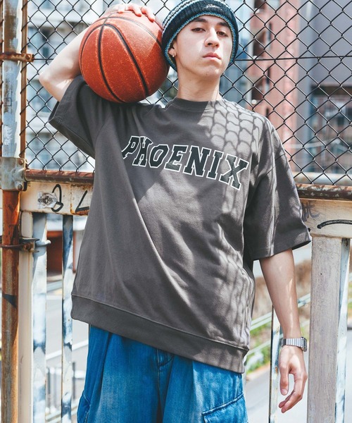 NBA(エヌビーエー)の「【NBA】別注/ロゴプリントオーバーサイズTシャツ(Tシャツ/カットソー・メンズ・グレー/レッド/ホワイト/ブラック/オレンジ/パープル・LARGE/MEDIUM)」の19枚目の写真