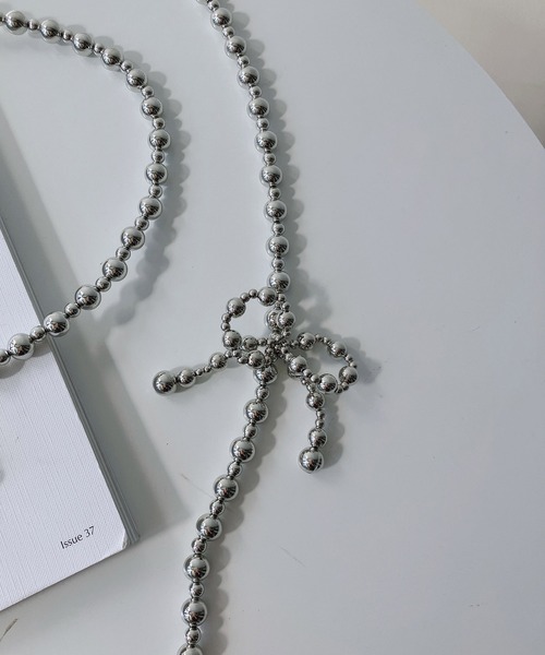 AS KNOW AS plus（アズノゥアズプラス）の「モチーフビーズストラップ スマホチェーン（リボン・フラワー）（スマホグッズ・レディース・ホワイト系/ブラック系/シルバー系その他/シルバー系/ホワイト系その他・FREE）」の10枚目の写真