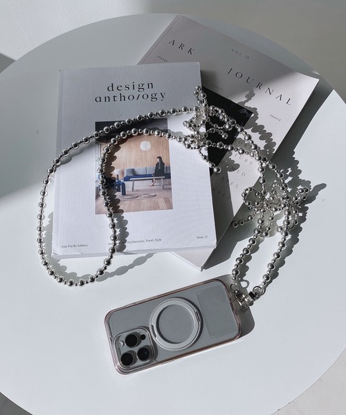 AS KNOW AS plus（アズノゥアズプラス）の「モチーフビーズストラップ スマホチェーン（リボン・フラワー）（スマホグッズ・レディース・ホワイト系/ブラック系/シルバー系その他/シルバー系/ホワイト系その他・FREE）」の14枚目の写真