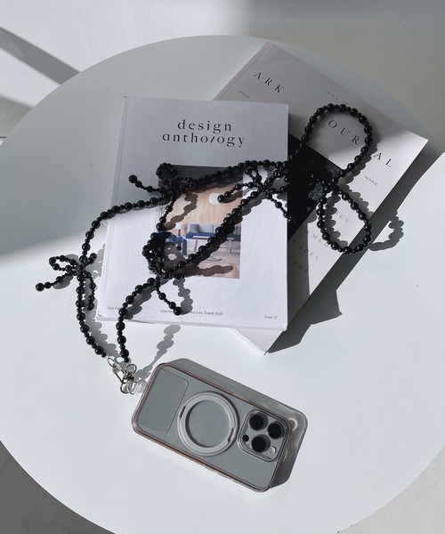 AS KNOW AS plus（アズノゥアズプラス）の「モチーフビーズストラップ スマホチェーン（リボン・フラワー）（スマホグッズ・レディース・ホワイト系/ブラック系/シルバー系その他/シルバー系/ホワイト系その他・FREE）」の16枚目の写真