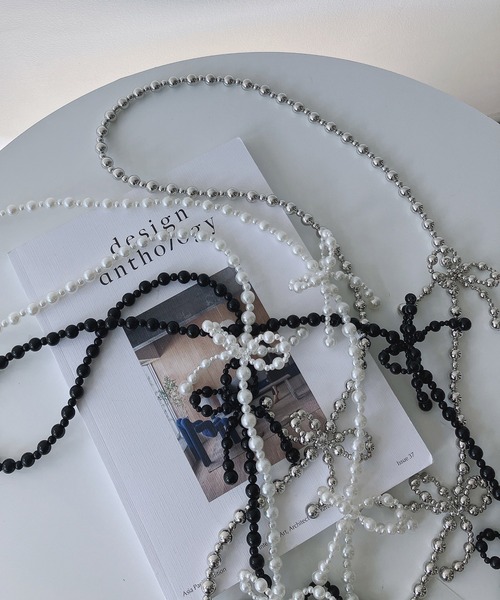 AS KNOW AS plus（アズノゥアズプラス）の「モチーフビーズストラップ スマホチェーン（リボン・フラワー）（スマホグッズ・レディース・ホワイト系/ブラック系/シルバー系その他/シルバー系/ホワイト系その他・FREE）」の17枚目の写真