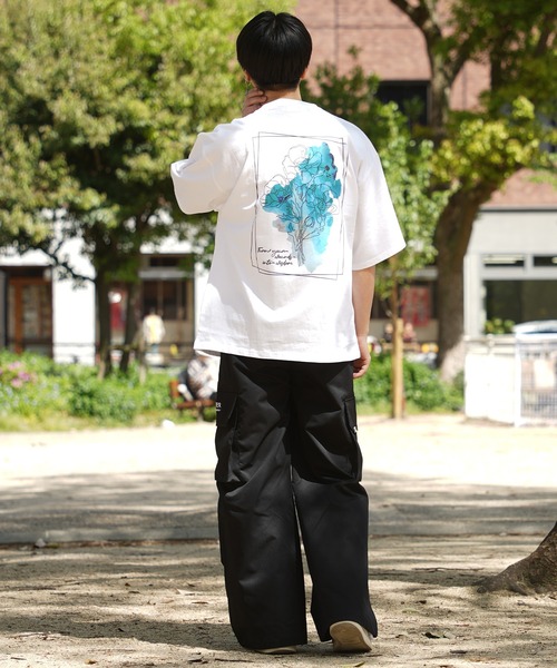 1111clothing(ワンフォークロージング)の「【unisex】水彩画風 フラワー バックプリントTシャツ / ロゴ刺繍 花柄 オーバーサイズ Tシャツ メンズ レディース(Tシャツ/カットソー・メンズ・ブラック系1/ホワイト系1/ホワイト系2/ブラック系2/ホワイト系3/ブラック系3・M/L)」の10枚目の写真