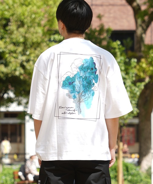 1111clothing(ワンフォークロージング)の「【unisex】水彩画風 フラワー バックプリントTシャツ / ロゴ刺繍 花柄 オーバーサイズ Tシャツ メンズ レディース(Tシャツ/カットソー・メンズ・ブラック系1/ホワイト系1/ホワイト系2/ブラック系2/ホワイト系3/ブラック系3・M/L)」の8枚目の写真