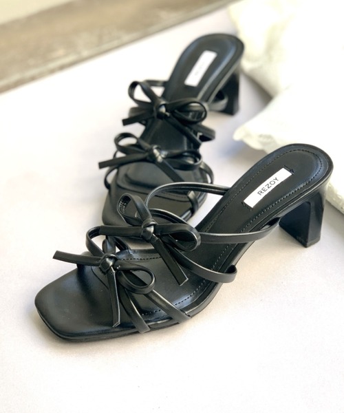 R&E(アールアンドイー)の「【REZOY】Wリボンストラップミュールサンダル(サンダル・レディース・シルバー/アイボリー/ブラック/ピンク・S/M/L/LL)」の2枚目の写真