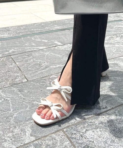 R&E(アールアンドイー)の「【REZOY】Wリボンストラップミュールサンダル(サンダル・レディース・シルバー/アイボリー/ブラック/ピンク・S/M/L/LL)」の8枚目の写真