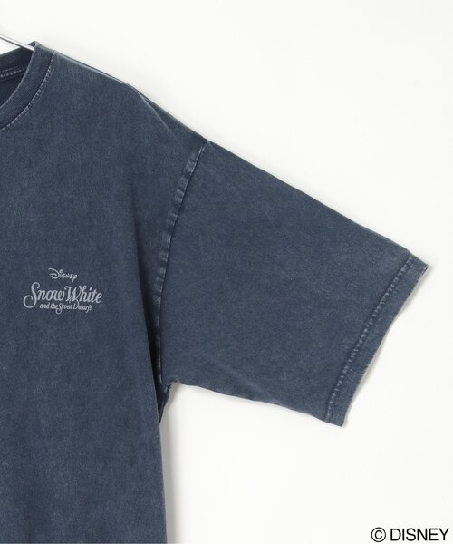 Disney(ディズニー)の「スノーホワイトTシャツ(Tシャツ/カットソー・メンズ・オフホワイト/ブラック/ネイビー・LL/L)」の16枚目の写真
