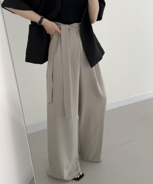 ABITOKYO(アビトーキョー)の「サイドリボンハイウエストセミワイドパンツ(スラックス・レディース・グレイッシュベージュ/ブラック/グリーン・L/M/S)」の3枚目の写真