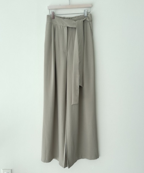 ABITOKYO(アビトーキョー)の「サイドリボンハイウエストセミワイドパンツ(スラックス・レディース・グレイッシュベージュ/ブラック/グリーン・L/M/S)」の21枚目の写真