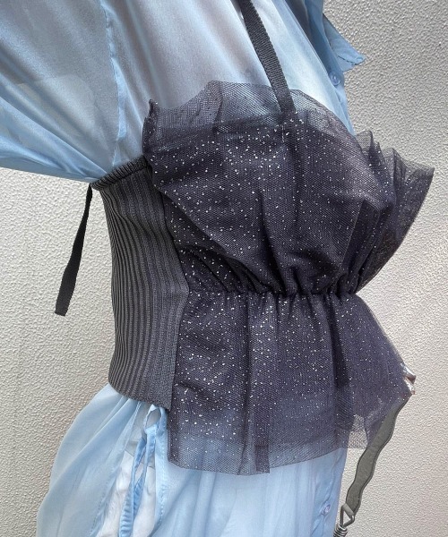 ketty cherie（ケティシェリー）の「フリルチュールドッキングラメビスチェ≪手洗い可能≫（シャツ/ブラウス・レディース・ブラック/グレー・M）」の8枚目の写真