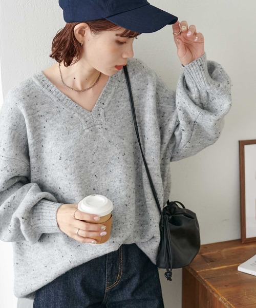 DISCOAT(ディスコート)の「【WEB限定】ネップVネックニット(ニット/セーター・レディース・ブラック/グレー/ライトベージュ・MEDIUM)」の15枚目の写真