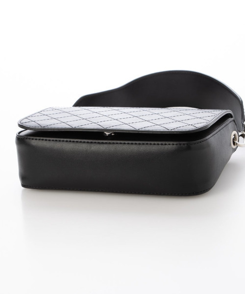 cache cache(カシュ カシュ)の「カシュカシュ cachecache / キルティングフラップ2WAYショルダーバッグ(ショルダーバッグ・レディース・ブラック/イエロー・FREE)」の4枚目の写真
