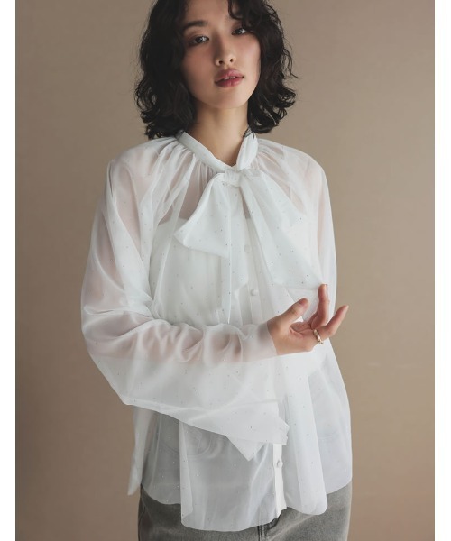 Re:EDIT（リエディ）の「[オケージョン セレモニー]シアービジュー＆シフォンボウタイ付きブラウス（シャツ/ブラウス・レディース・ホワイト系その他/レッド系その他/キャメル/ブラック系その他/ブルー/ブラック/アイボリー・LARGE/MEDIUM）」の3枚目の写真