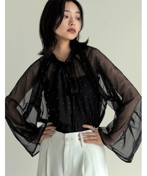 Re:EDIT（リエディ）の「[オケージョン セレモニー]シアービジュー＆シフォンボウタイ付きブラウス（シャツ/ブラウス・レディース・ホワイト系その他/レッド系その他/キャメル/ブラック系その他/ブルー/ブラック/アイボリー・LARGE/MEDIUM）」の4枚目の写真