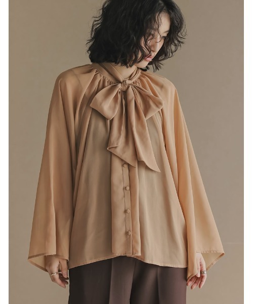 Re:EDIT（リエディ）の「[オケージョン セレモニー]シアービジュー＆シフォンボウタイ付きブラウス（シャツ/ブラウス・レディース・ホワイト系その他/レッド系その他/キャメル/ブラック系その他/ブルー/ブラック/アイボリー・LARGE/MEDIUM）」の6枚目の写真