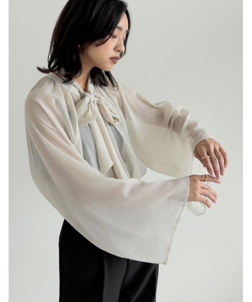 Re:EDIT（リエディ）の「[オケージョン セレモニー]シアービジュー＆シフォンボウタイ付きブラウス（シャツ/ブラウス・レディース・ホワイト系その他/レッド系その他/キャメル/ブラック系その他/ブルー/ブラック/アイボリー・LARGE/MEDIUM）」の9枚目の写真