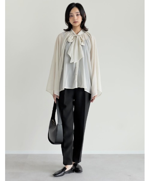 Re:EDIT（リエディ）の「[オケージョン セレモニー]シアービジュー＆シフォンボウタイ付きブラウス（シャツ/ブラウス・レディース・ホワイト系その他/レッド系その他/キャメル/ブラック系その他/ブルー/ブラック/アイボリー・LARGE/MEDIUM）」の8枚目の写真