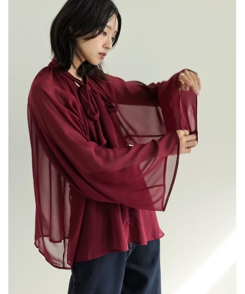 Re:EDIT（リエディ）の「[オケージョン セレモニー]シアービジュー＆シフォンボウタイ付きブラウス（シャツ/ブラウス・レディース・ホワイト系その他/レッド系その他/キャメル/ブラック系その他/ブルー/ブラック/アイボリー・LARGE/MEDIUM）」の18枚目の写真