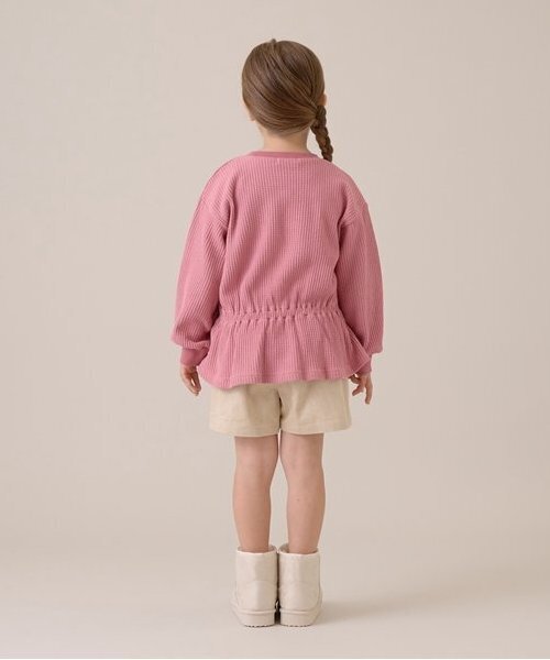 Lycee mine(リセマイン)の「【ふわふワッフル】お花付きペプラムトップス(スウェット・キッズ・トップグレー/アイボリー/ブルーグレー/ピンク・100cm/110cm/120cm/130cm/140cm/150cm)」の8枚目の写真