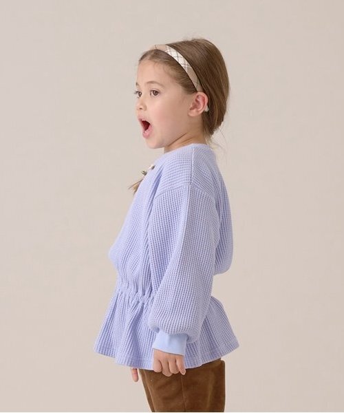 Lycee mine(リセマイン)の「【ふわふワッフル】お花付きペプラムトップス(スウェット・キッズ・トップグレー/アイボリー/ブルーグレー/ピンク・100cm/110cm/120cm/130cm/140cm/150cm)」の10枚目の写真
