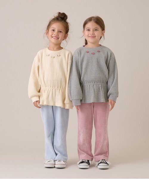 Lycee mine(リセマイン)の「【ふわふワッフル】お花付きペプラムトップス(スウェット・キッズ・トップグレー/アイボリー/ブルーグレー/ピンク・100cm/110cm/120cm/130cm/140cm/150cm)」の13枚目の写真