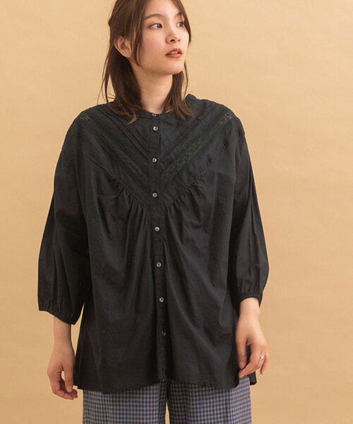 POU DOU DOU(プードゥドゥ)の「<made in INDIA>ピンタックレースブラウス(シャツ/ブラウス・レディース・オフホワイト/モカ/ブラック・M)」の2枚目の写真