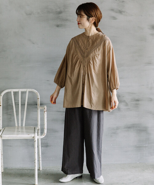 POU DOU DOU(プードゥドゥ)の「<made in INDIA>ピンタックレースブラウス(シャツ/ブラウス・レディース・オフホワイト/モカ/ブラック・M)」の6枚目の写真