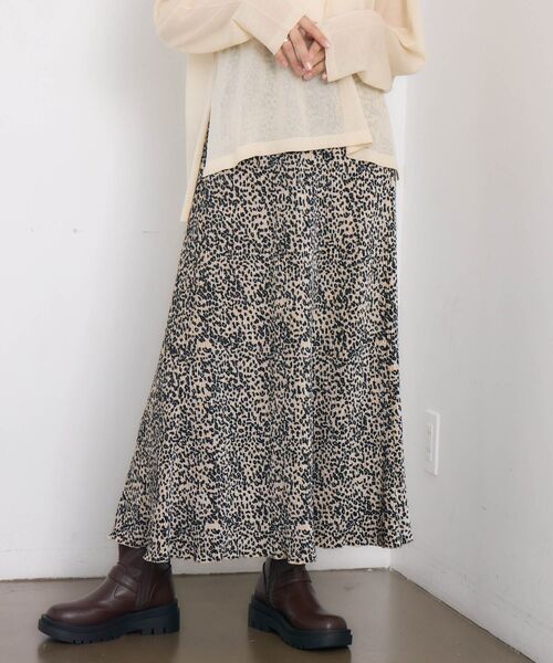 RETRO GIRL（レトロガール）の「【新色追加】ベロア細プリーツSK（スカート・レディース・ライトグレー/ブラック/ブラウン系その他/ブラウン・FREE）」の5枚目の写真