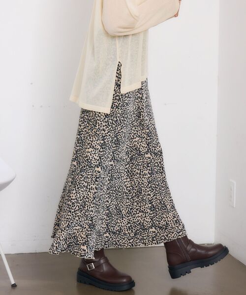 RETRO GIRL（レトロガール）の「【新色追加】ベロア細プリーツSK（スカート・レディース・ライトグレー/ブラック/ブラウン系その他/ブラウン・FREE）」の6枚目の写真