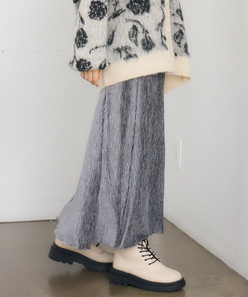 RETRO GIRL（レトロガール）の「【新色追加】ベロア細プリーツSK（スカート・レディース・ライトグレー/ブラック/ブラウン系その他/ブラウン・FREE）」の3枚目の写真