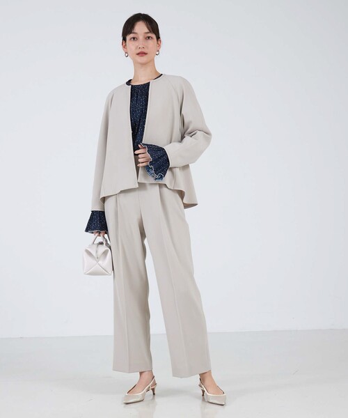 qualite(カリテ)の「【入卒/セレモニー/オケージョン】センタープレスストレートパンツ/オフィスカジュアル/セットアップ対応/カセット服(スラックス・レディース・グレイッシュベージュ/ダークネイビー・34/36/38)」の12枚目の写真