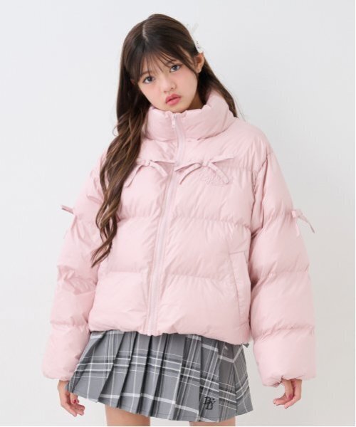 by LOVEiT（バイラビット）の「リボンポイントエコダウン（ブルゾン・キッズ・ピンク/ブラック/アイボリー・160cm/150cm/140cm/130cm/120cm）」の3枚目の写真