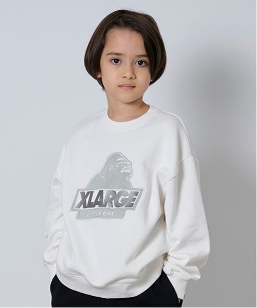 XLARGE KIDS（エクストララージキッズ）の「スランテッドOGゴリラ刺しゅうトレーナー（スウェット・キッズ・ブラック/ホワイト/レッド/イエロー・80ｃｍ/90cm/100cm/110cm/120cm/130cm/140cm）」の2枚目の写真