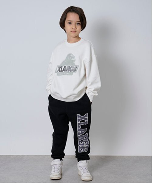 XLARGE KIDS（エクストララージキッズ）の「スランテッドOGゴリラ刺しゅうトレーナー（スウェット・キッズ・ブラック/ホワイト/レッド/イエロー・80ｃｍ/90cm/100cm/110cm/120cm/130cm/140cm）」の15枚目の写真