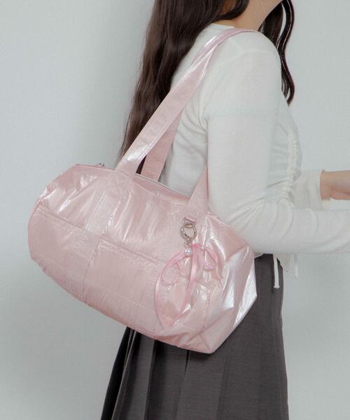 WEGO(ウィゴー)の「WEGO/サテンリボンチャーム付きボストンバッグ(ショルダーバッグ・レディース・シルバー/ピンク/ブラック・FREE)」の4枚目の写真