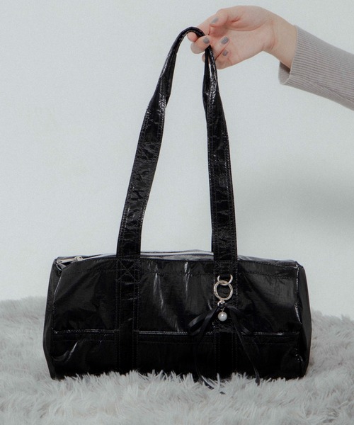 WEGO(ウィゴー)の「WEGO/サテンリボンチャーム付きボストンバッグ(ショルダーバッグ・レディース・シルバー/ピンク/ブラック・FREE)」の17枚目の写真