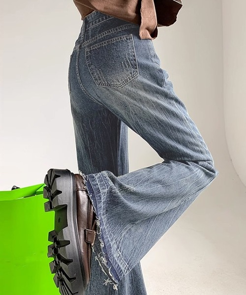 DAY CLOSET(デイ クローゼット)の「【大きいサイズ有】 裾に広がる美シルエット。ヴィンテージライク カットオフ フレア デニム パンツ ジーンズ レディース(デニムパンツ・レディース・インディゴブルー/ブラック/ブルー・L/M/2XL/XL/S/XS)」の3枚目の写真