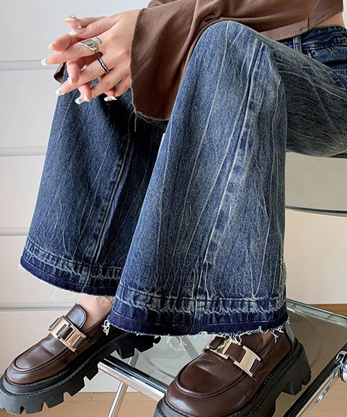 DAY CLOSET(デイ クローゼット)の「【大きいサイズ有】 裾に広がる美シルエット。ヴィンテージライク カットオフ フレア デニム パンツ ジーンズ レディース(デニムパンツ・レディース・インディゴブルー/ブラック/ブルー・L/M/2XL/XL/S/XS)」の19枚目の写真