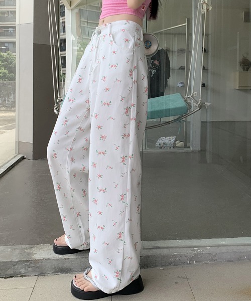 LAC-VERT(ラック・ヴェール)の「小花柄デニムパンツ(デニムパンツ・レディース・ホワイト/アイボリー・M/S)」の8枚目の写真