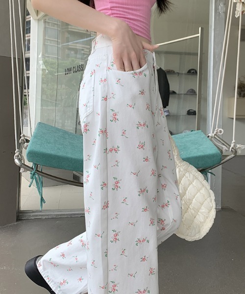 LAC-VERT(ラック・ヴェール)の「小花柄デニムパンツ(デニムパンツ・レディース・ホワイト/アイボリー・M/S)」の11枚目の写真