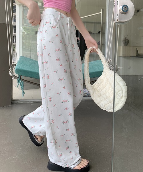 LAC-VERT(ラック・ヴェール)の「小花柄デニムパンツ(デニムパンツ・レディース・ホワイト/アイボリー・M/S)」の12枚目の写真