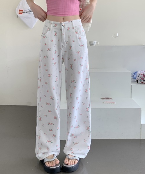 LAC-VERT(ラック・ヴェール)の「小花柄デニムパンツ(デニムパンツ・レディース・ホワイト/アイボリー・M/S)」の5枚目の写真