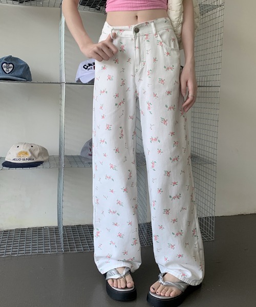 LAC-VERT(ラック・ヴェール)の「小花柄デニムパンツ(デニムパンツ・レディース・ホワイト/アイボリー・M/S)」の6枚目の写真