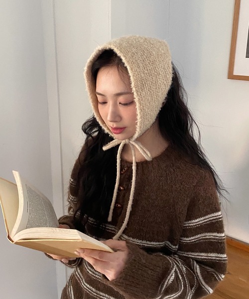by muni:r（バイ ムニール）の「ウールブックルカチーフ（キャップ・レディース・ブラック/ベージュ・ONE SIZE）」の2枚目の写真