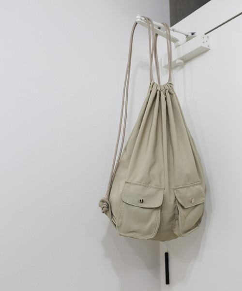 select MOCA（セレクトモカ）の「【ZOZO限定】ダブルポケットナップサック（バックパック/リュック・レディース・グレイッシュベージュ/ブラック・FREE）」の22枚目の写真