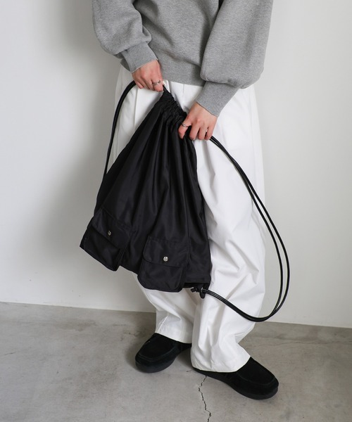 select MOCA（セレクトモカ）の「【ZOZO限定】ダブルポケットナップサック（バックパック/リュック・レディース・グレイッシュベージュ/ブラック・FREE）」の3枚目の写真